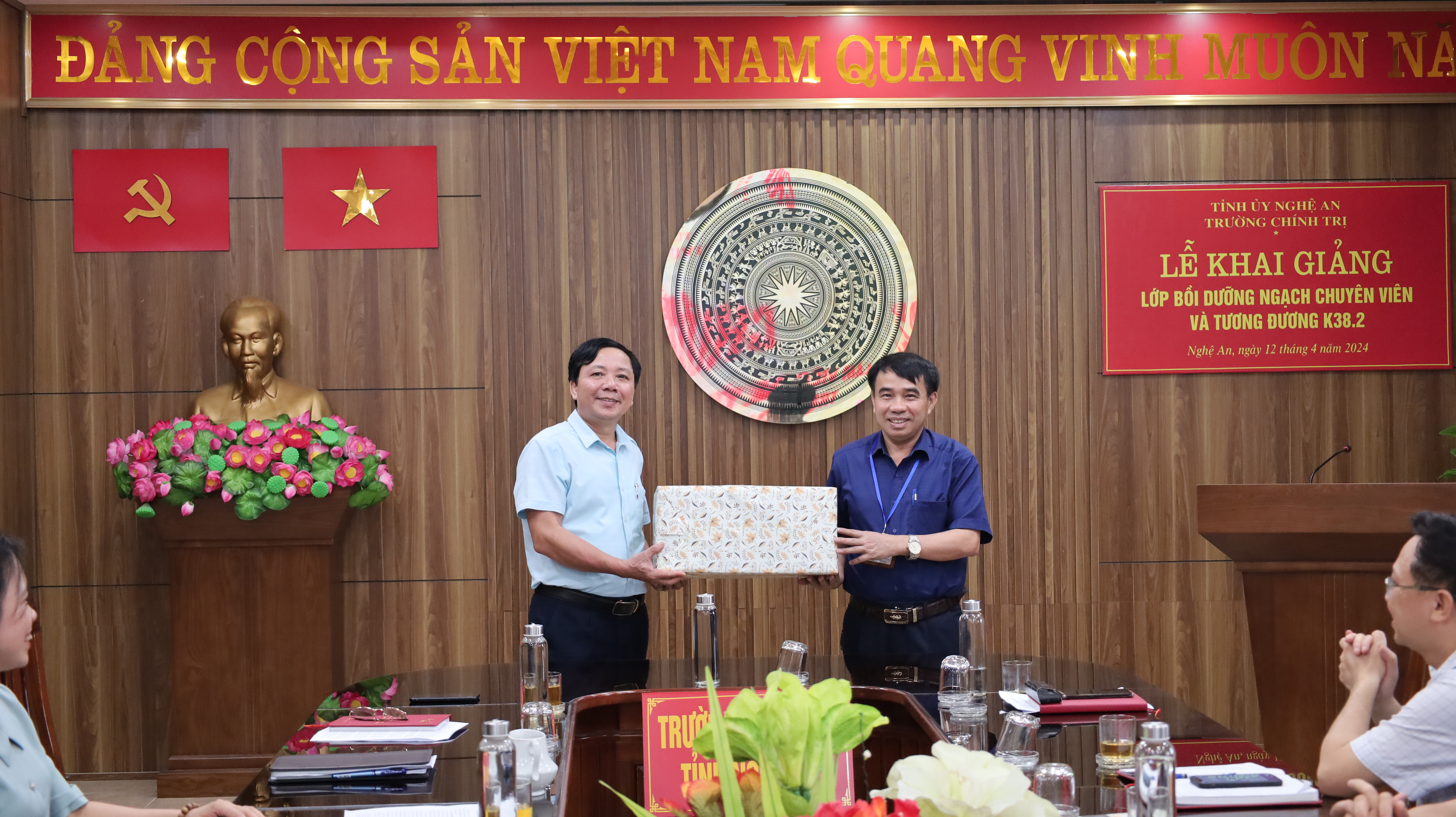 Trường Chính trị tỉnh Phú Thọ nghiên cứu thực tế, trao đổi kinh nghiệm tại Trường Chính trị tỉnh Nghệ An